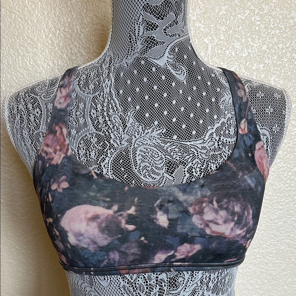 Lululemon athletica 🍋 Floral gray and pink Free-to-Be Sports Bra
